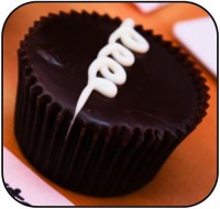CUPCAKE BAÑADO EN CHOCOLATE